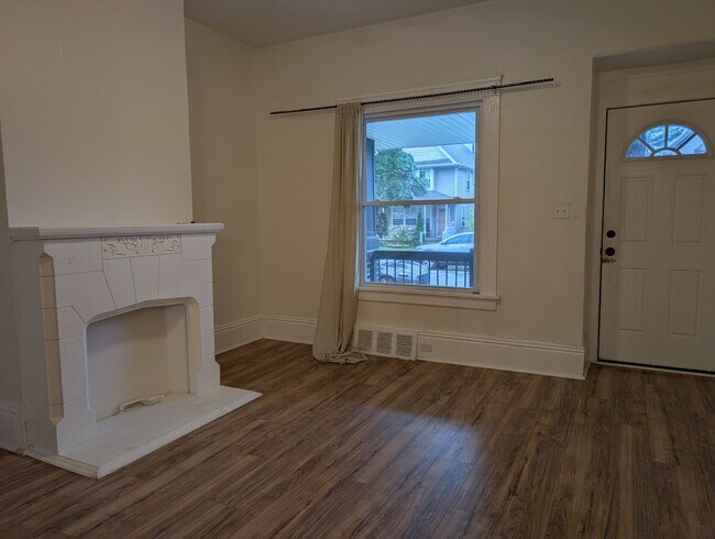 Building Photo - 1851 W 52nd St