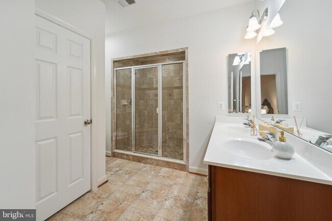 Building Photo - 5722 Callcott Way