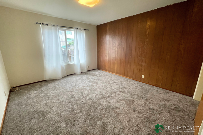 Building Photo - Upper 3 Bedroom, 2 Bathroom Unit of a Dupl...