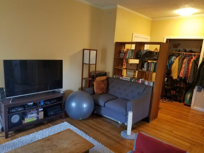 Building Photo - 817 52nd St