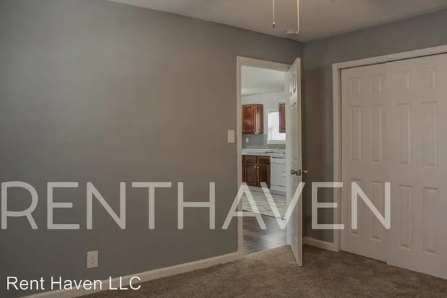 Building Photo - 1212 Eastview Ave