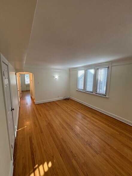 Living Room - 5844 W 55th St