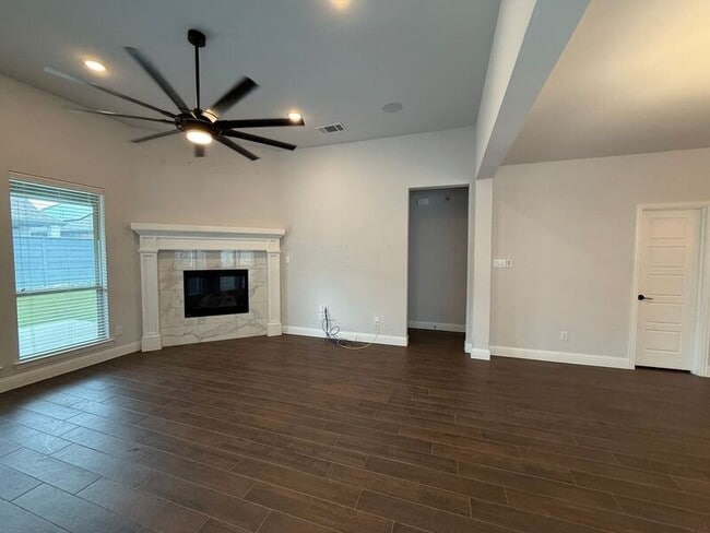 Building Photo - 528 Evergreen Rd
