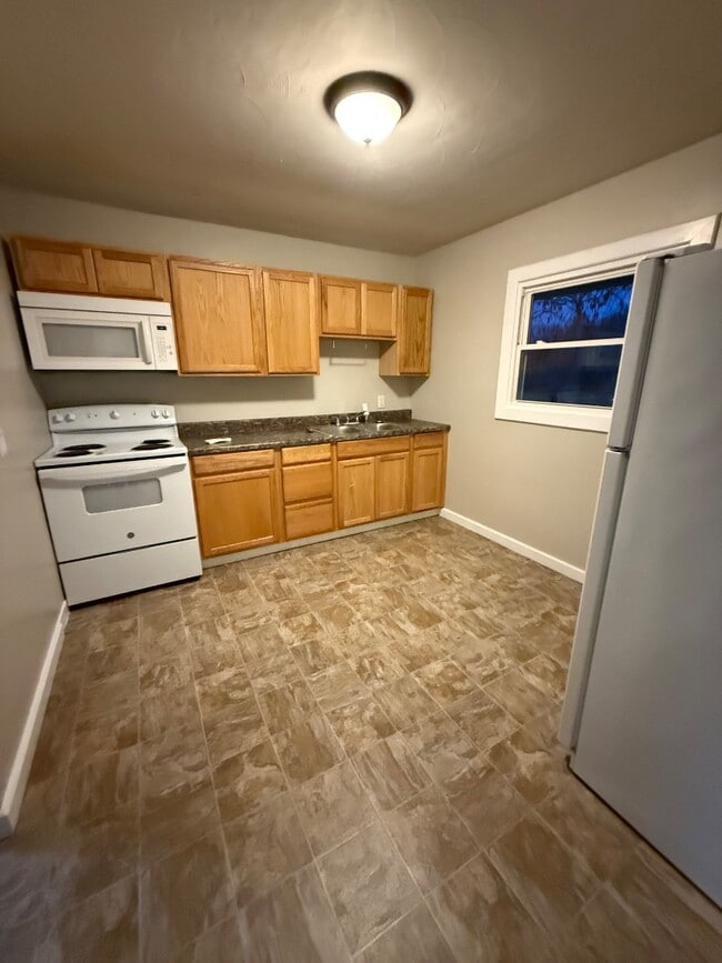 Building Photo - 1704 Highpoint Ave