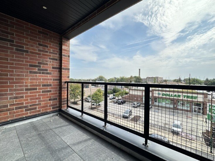 Building Photo - 6340 W Belmont Ave