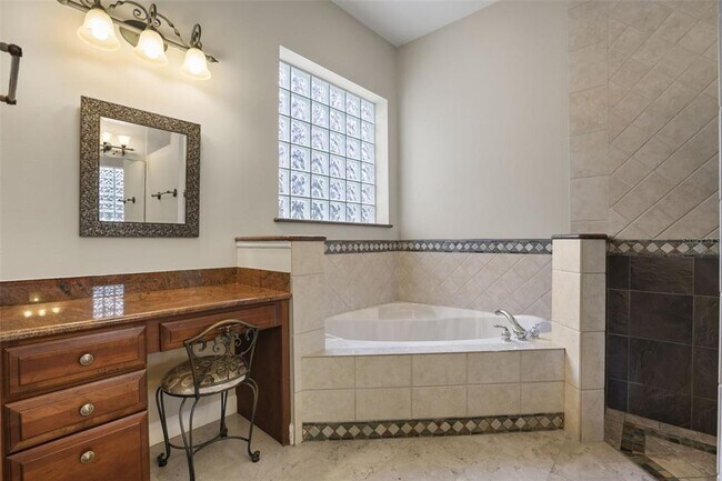 Building Photo - 5554 Palm Lake Cir