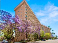 Building Photo - 100 S Doheny Dr