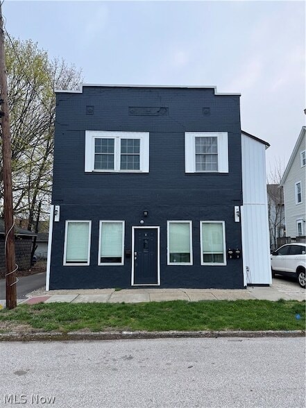 Building Photo - 667 W Park Ave