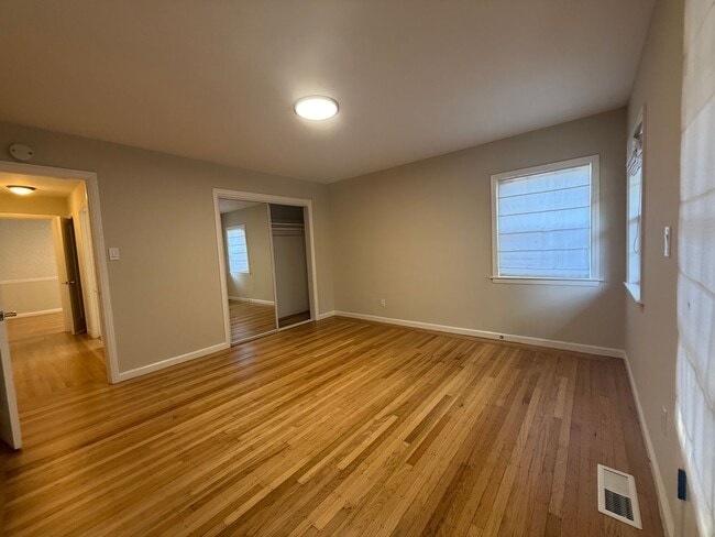 Building Photo - 3 Bed/2Bath Ready to Move In