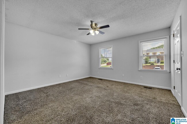 Building Photo - 2555 Hampstead Dr