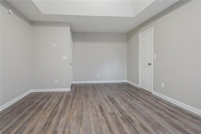 Building Photo - 652 Stonemill Manor