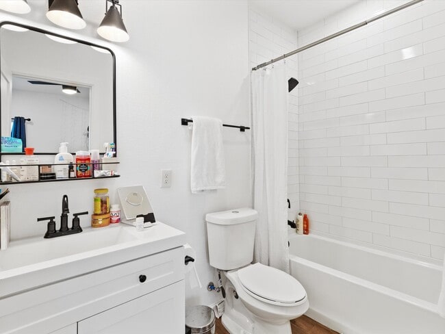 Building Photo - 3517 Mission St