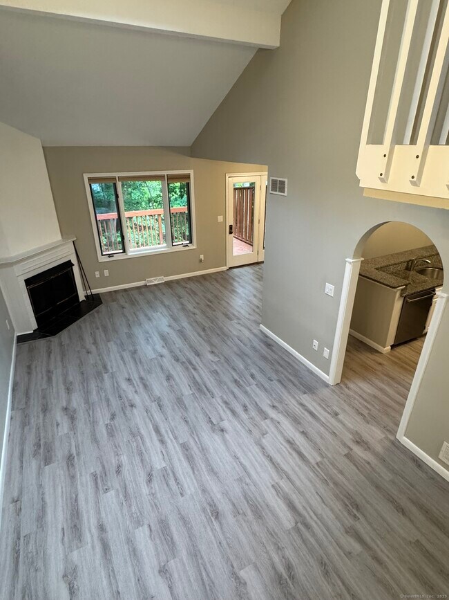 Building Photo - 42 Uplands Way