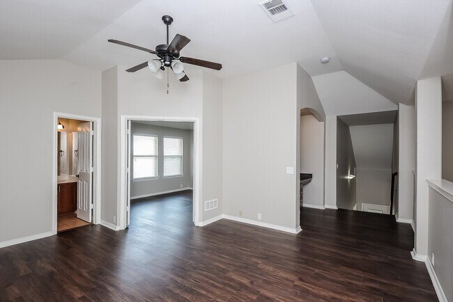 Building Photo - 656 Brooks St