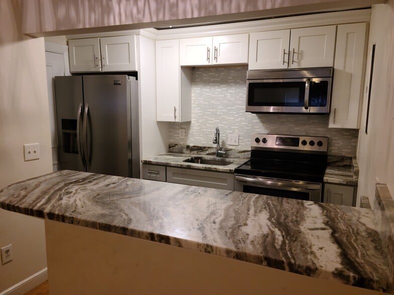 Building Photo - 10 Commonwealth Ct