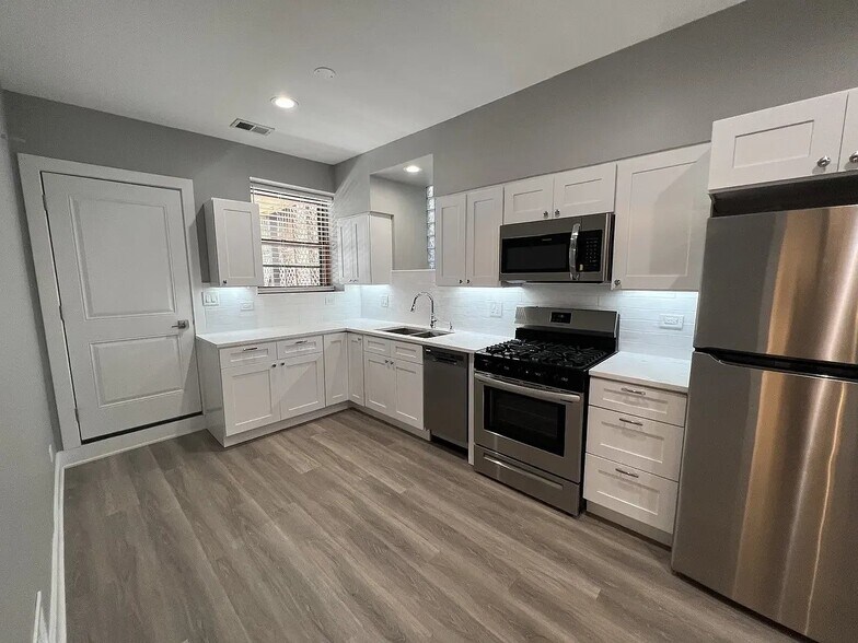 Building Photo - 1227 W Ohio St