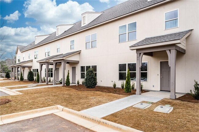 Building Photo - 3260 Academy Dr