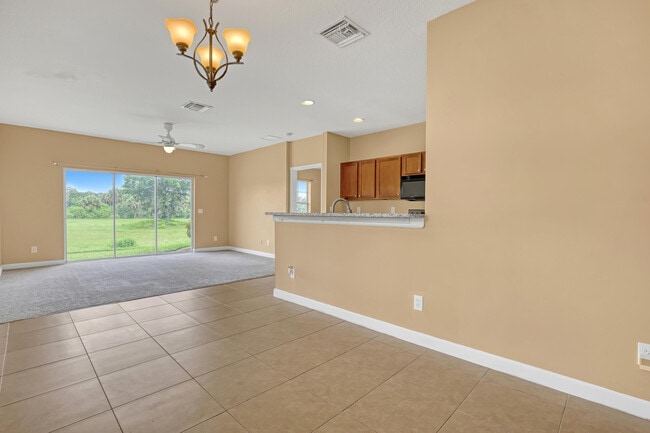 Building Photo - 2548 Creekside Dr