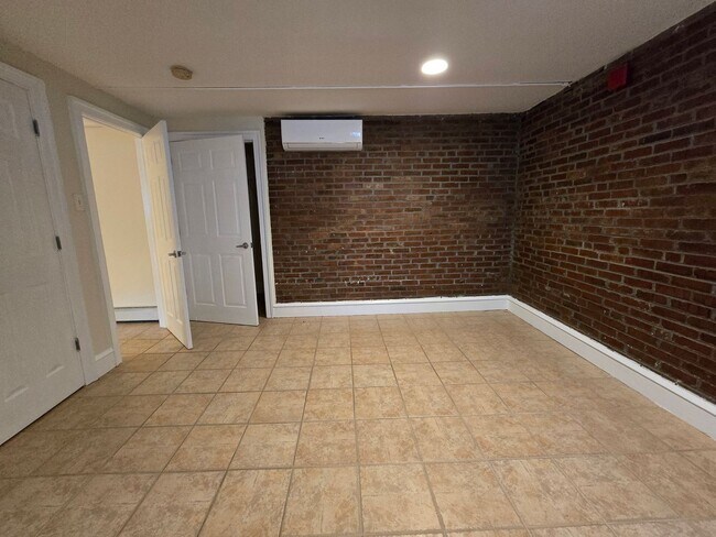 Building Photo - 313 N 34th St