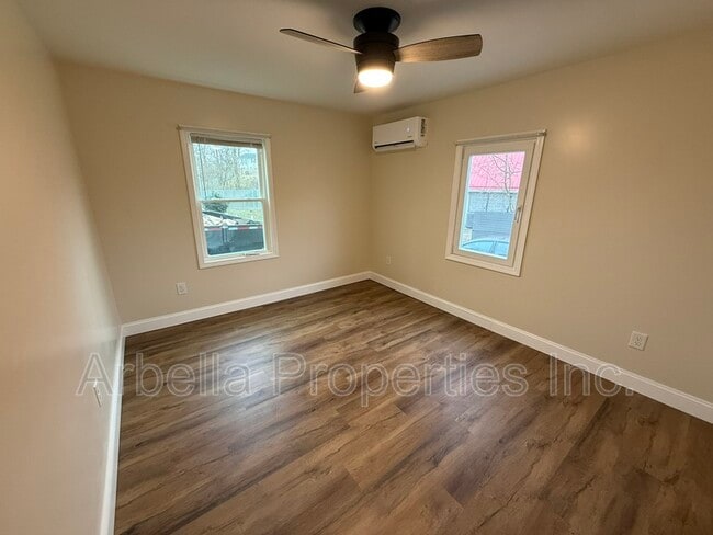 Building Photo - 1101 N Wilcox Dr