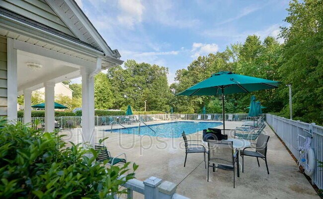Building Photo - 307 Woodruff Lake Way