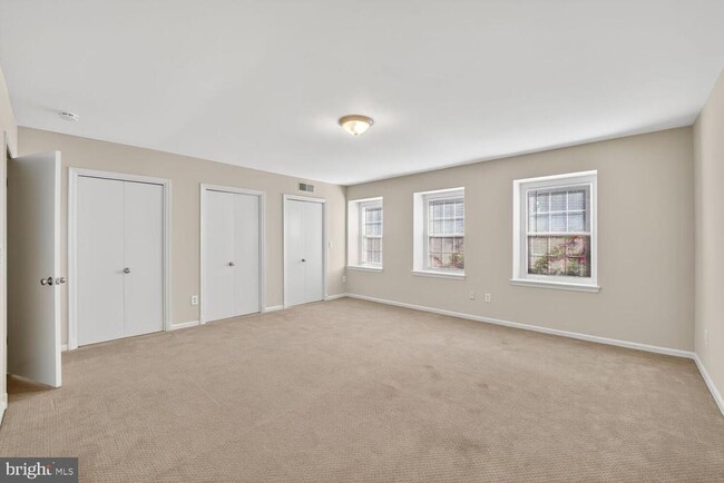 Building Photo - 4843 Sangamore Rd