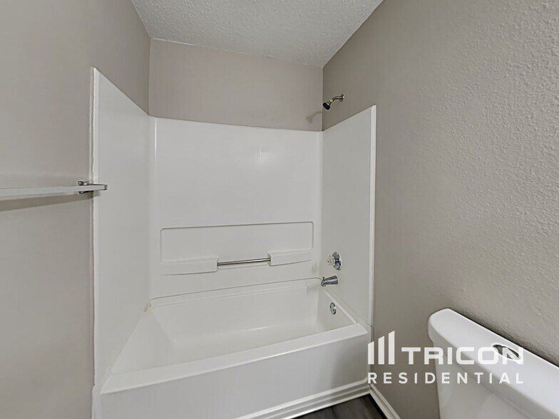 Building Photo - 6703 Beech Trail Dr