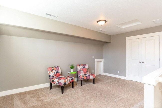 Building Photo - 3 Bedroom + Flex Space in Central Location - Close to Old Mill!