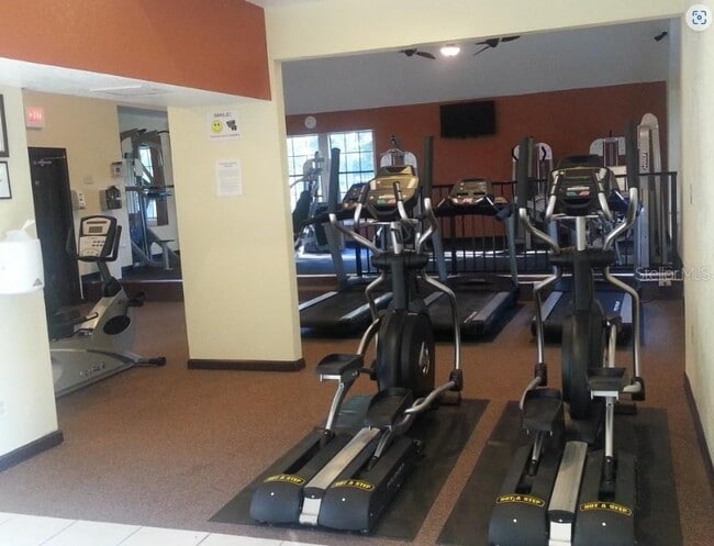 Building Photo - 355 Lakepointe Dr