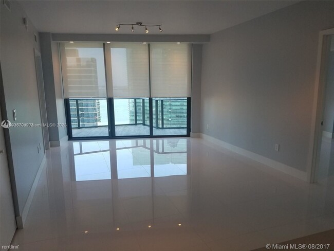 Building Photo - 2 br, 2 bath Condo - 1300 S Miami Ave