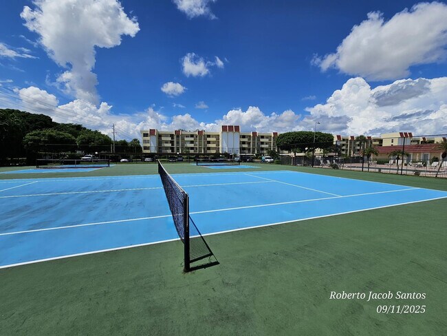 Building Photo - 23305 Barwood Ln N