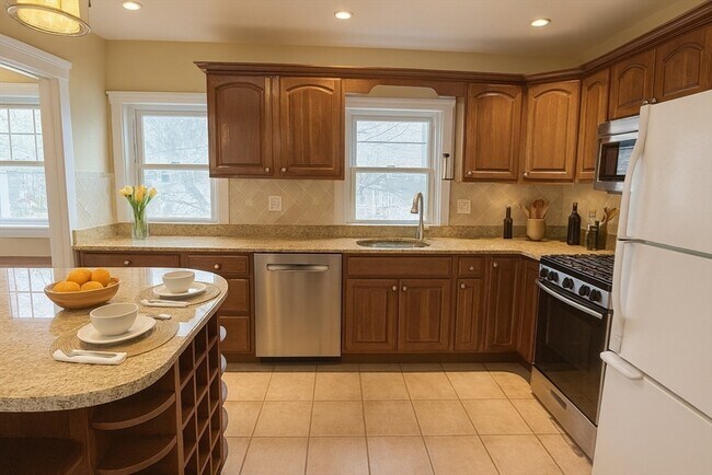 Building Photo - 311 Waverley Ave