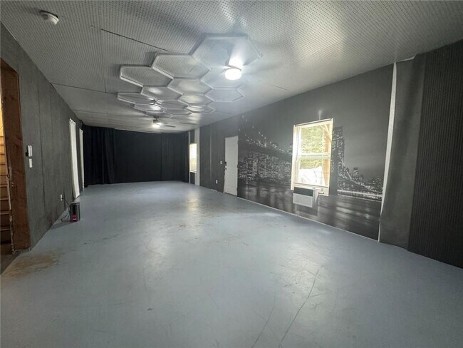 Building Photo - 146 Silver Birch Pass