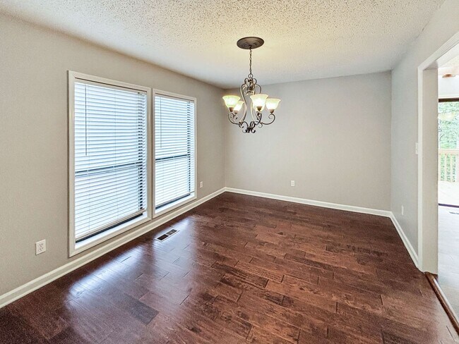 Building Photo - Beautiful 4 BR 3.5 BA Home in Marietta!