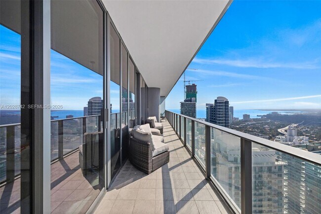 Building Photo - 1000 Brickell Plaza