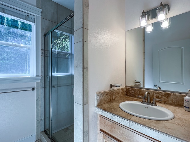 Building Photo - Bright & Beautiful Forest Heights Home with Gourmet Kitchen, Bonus Space & Private Cul-de-Sac Set...