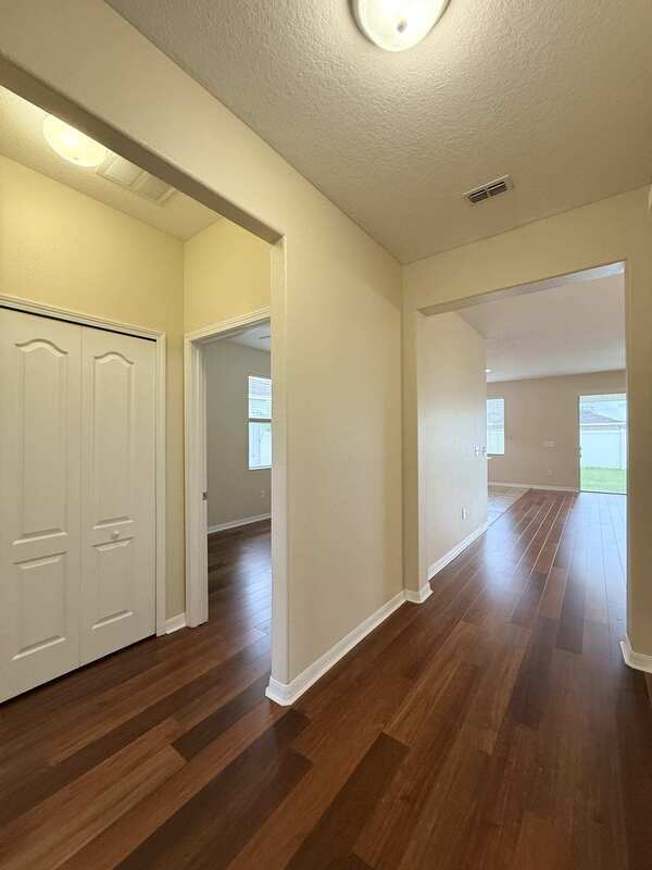 Building Photo - 930 Meadow Glade Dr