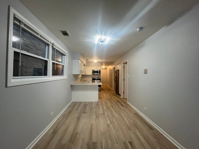 Building Photo - 449 W 37th St