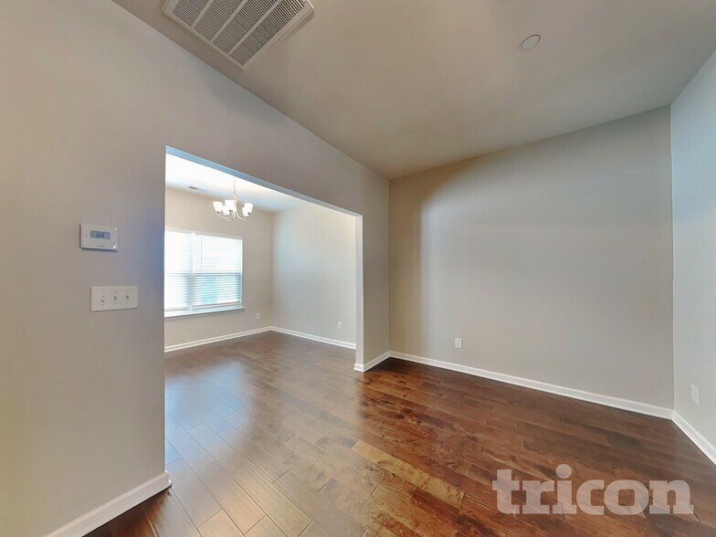 Building Photo - 406 Riverwood Ct