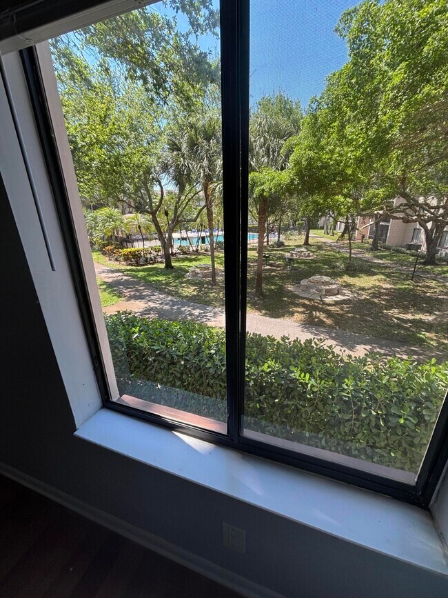 Building Photo - 201 Foxtail Dr