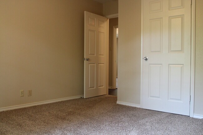 Building Photo - 3012 Tower Dr