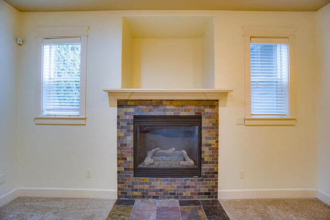 Building Photo - BEAUTIFUL FOUR BEDROOM HOME IN VANCOUVER