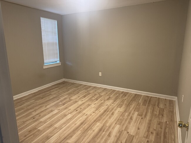 Building Photo - 3820 Byron Ave