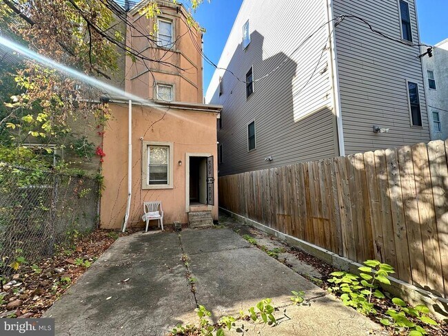 Building Photo - 1849 N 17th St