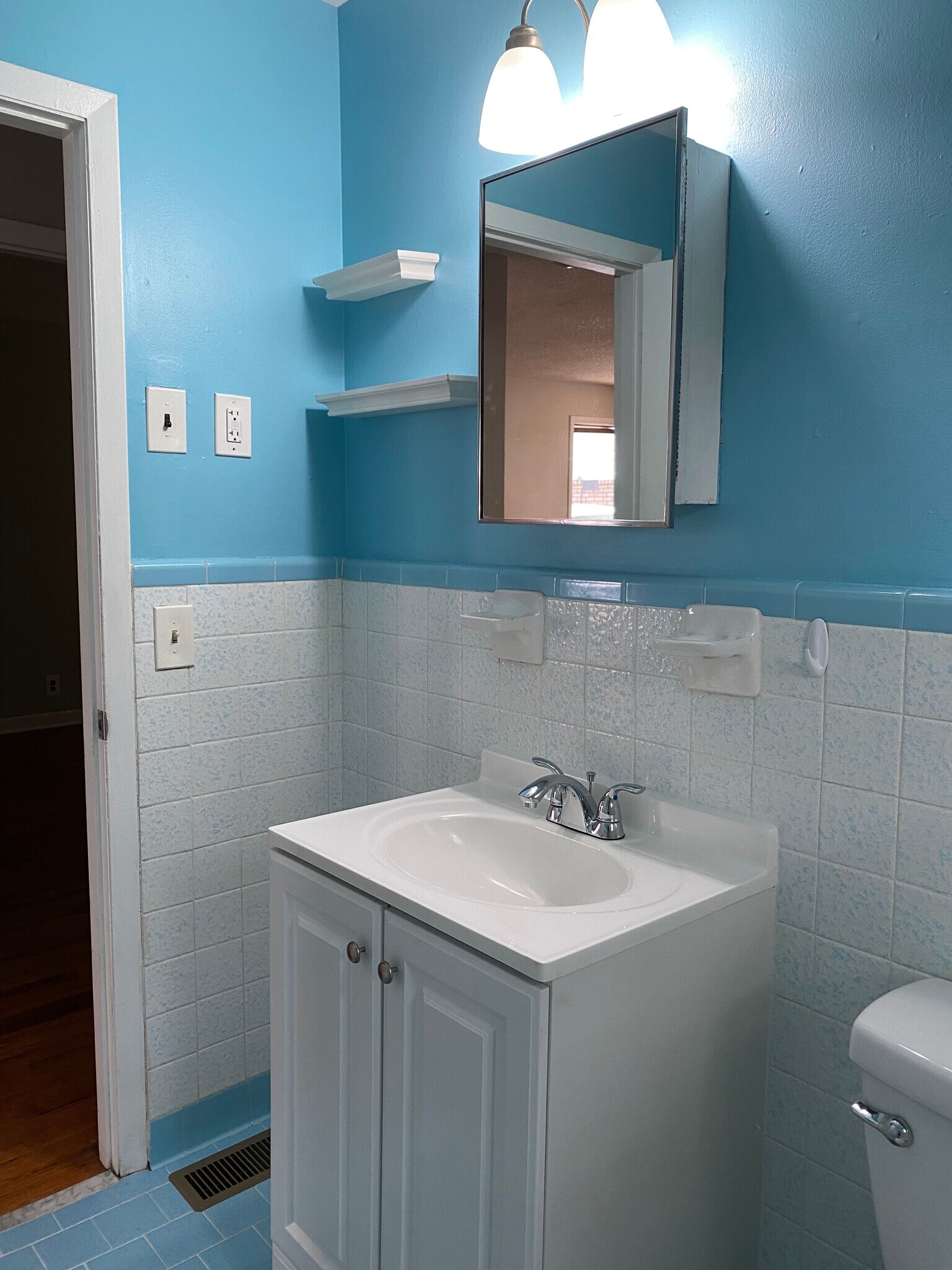 Bathroom with mirrored storage - 1003 Lawrence Ave
