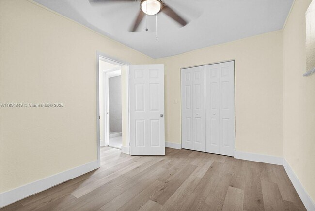 Building Photo - 511 NW 44th St