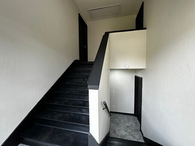 Building Photo - Regal Landing ||