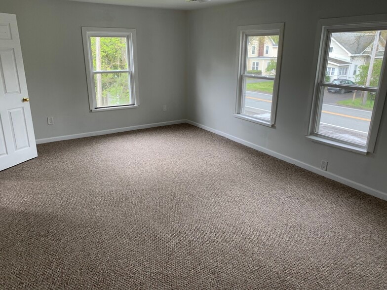 Building Photo - 421 NY-146