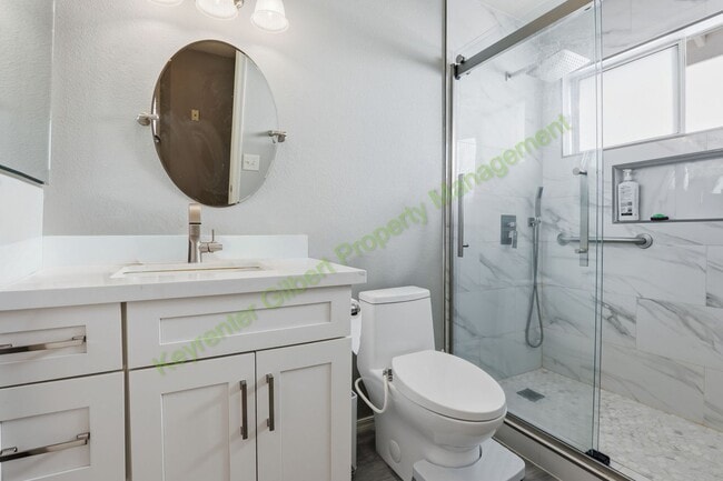 Building Photo - Lakefront Gilbert Home in Prime Location Near Parks, Shopping & Easy Freeway Access