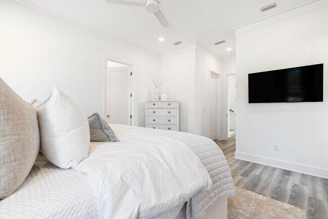 Building Photo - 24 Annabella St